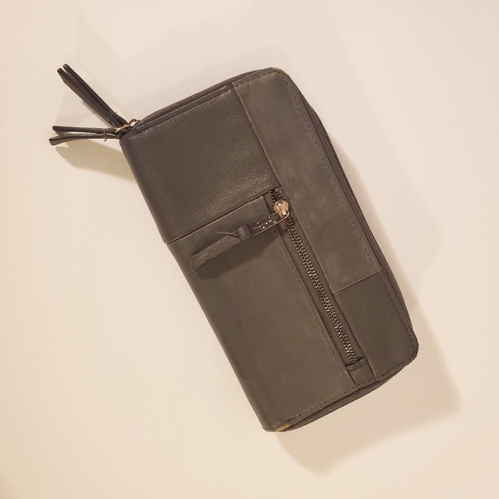 Jessica Simpson wallet